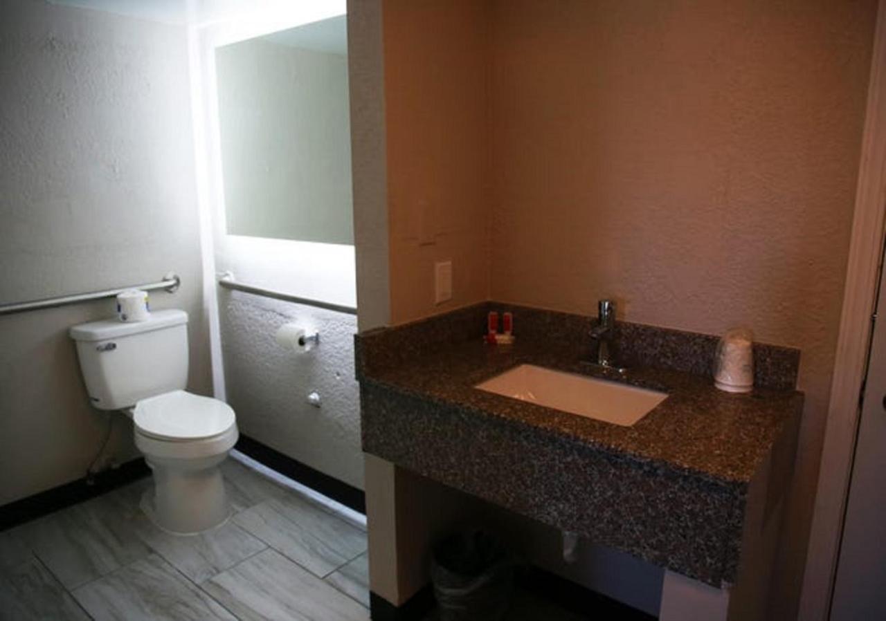 Days Inn And Suites By Wyndham Port Huron Dış mekan fotoğraf