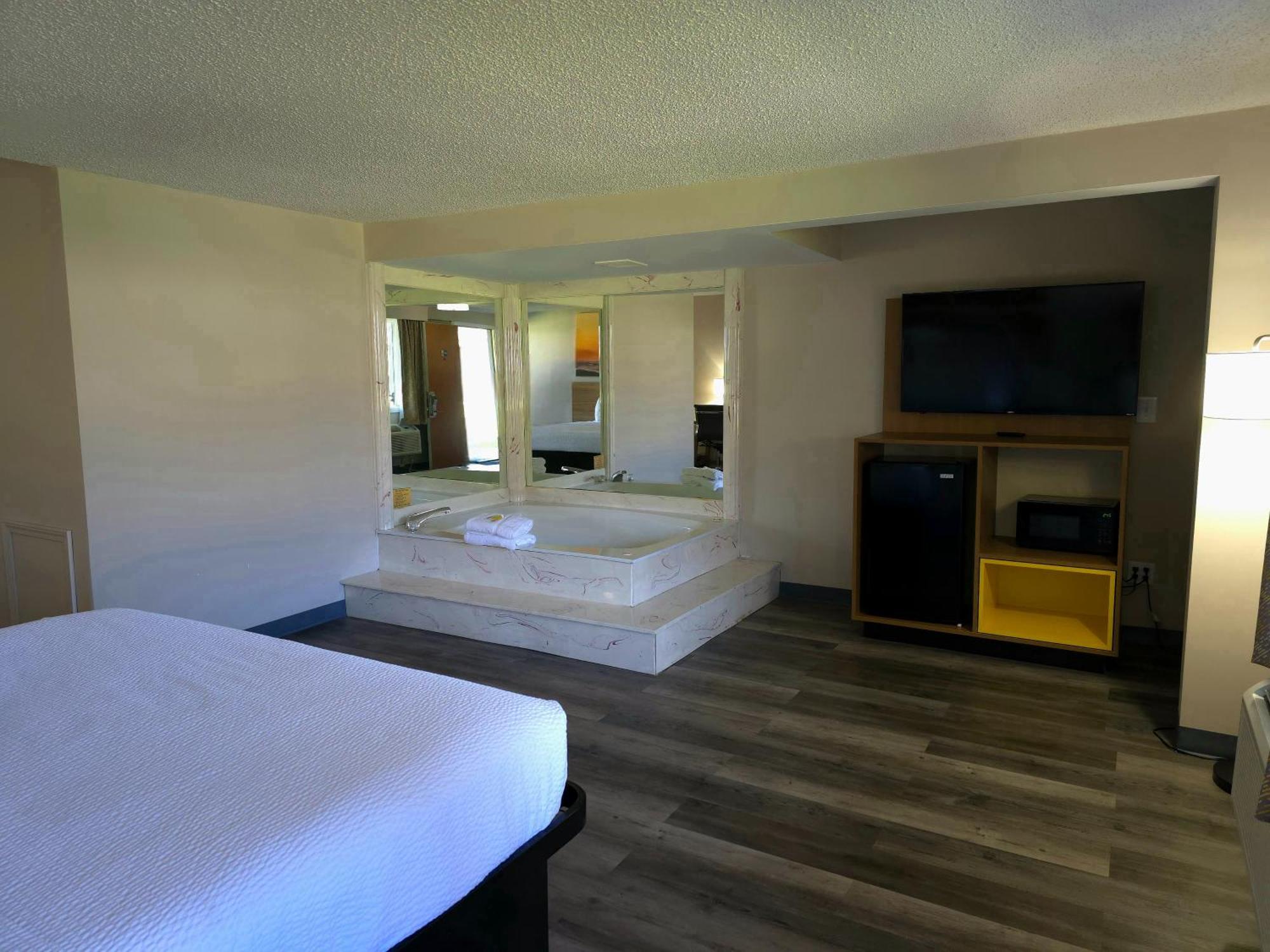 Days Inn And Suites By Wyndham Port Huron Dış mekan fotoğraf
