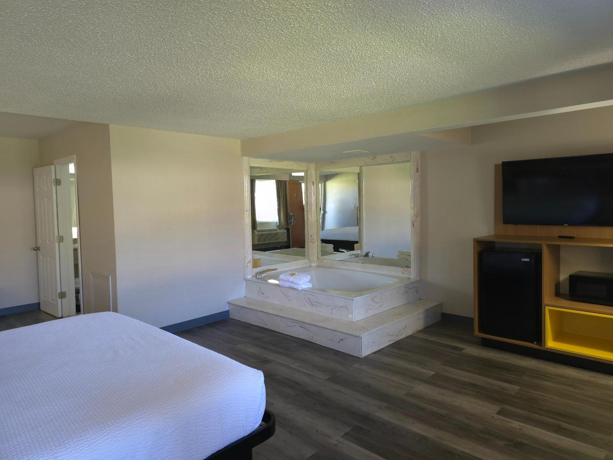 Days Inn And Suites By Wyndham Port Huron Dış mekan fotoğraf